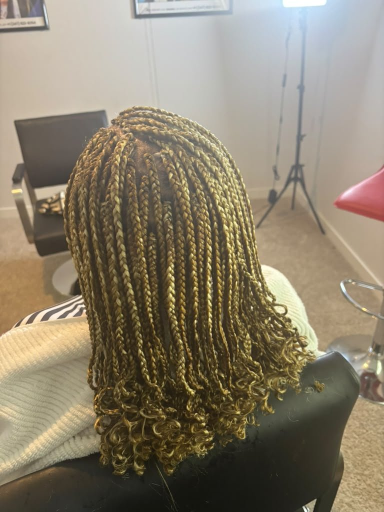 Medium Knotless Braids